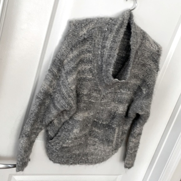 EXPRESS | Women’s Gray / White Chunky Fleece Full Zip EXPRESS Sweatshirt Size XS - Picture 4 of 8